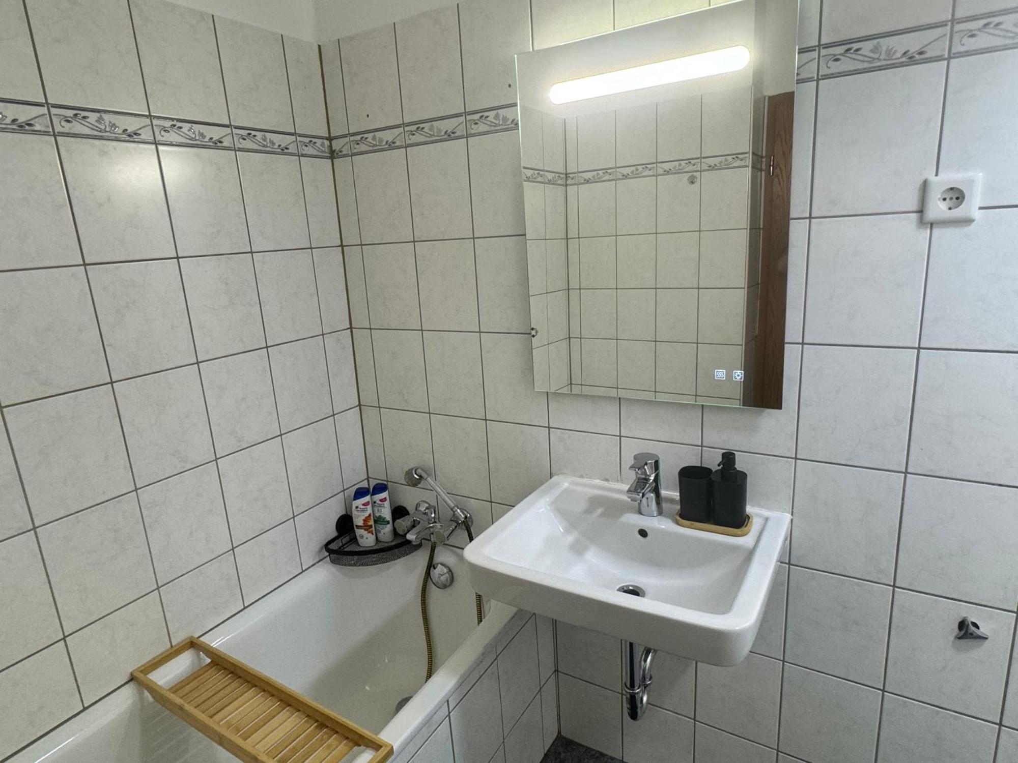 Stylish & Relaxing Modernes Apartment Mit Privatparkplatz Gelsenkirchen Exterior foto